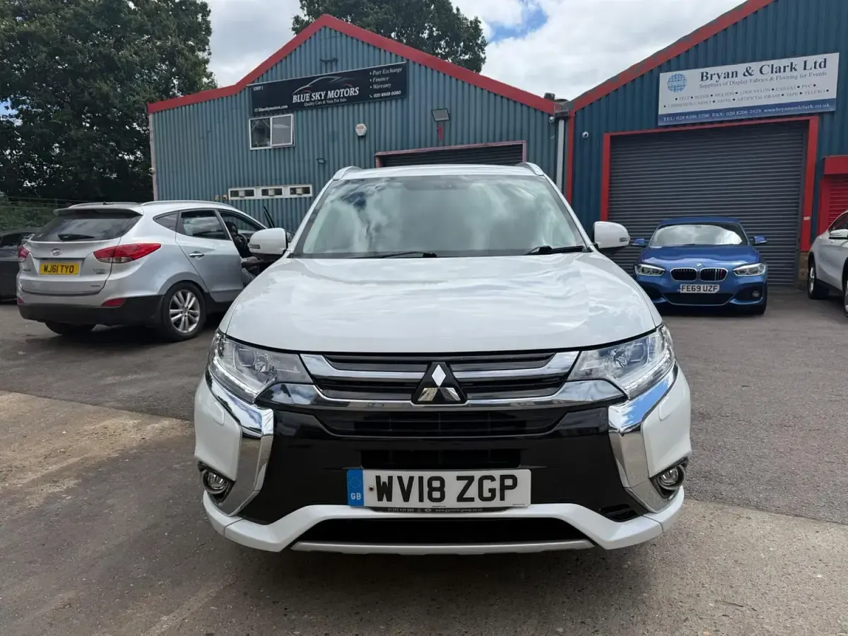 Used Mitsubishi Outlander P-HEV 2018 White Estate