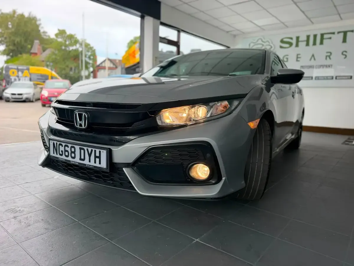 Used Honda Civic SR 124 HP (91 kW) 2018 Silver Hatchback