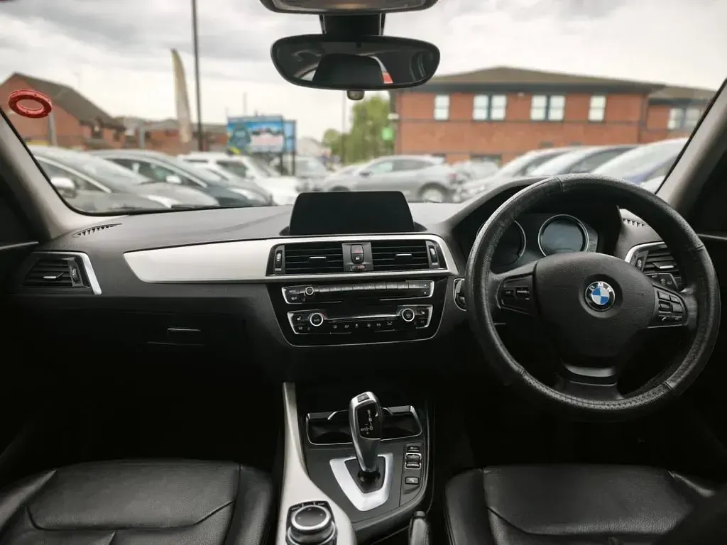 Used BMW 118 Comfort Edition 150 HP (110 kW) 2018 Silver Hatchback
