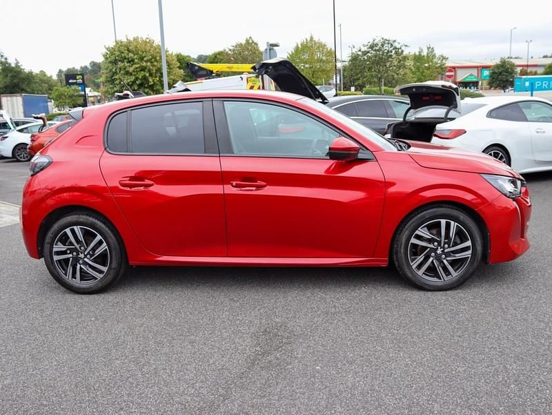 Used Peugeot 208 Allure 101 HP (74 kW) 2021 Red Hatchback