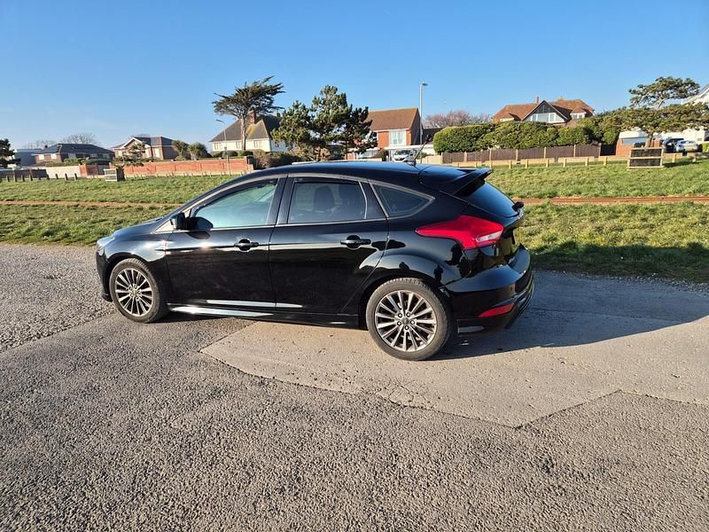 Used Ford Focus ST-Line 125 HP (91 kW) 2017 Panther black metallic Hatchback