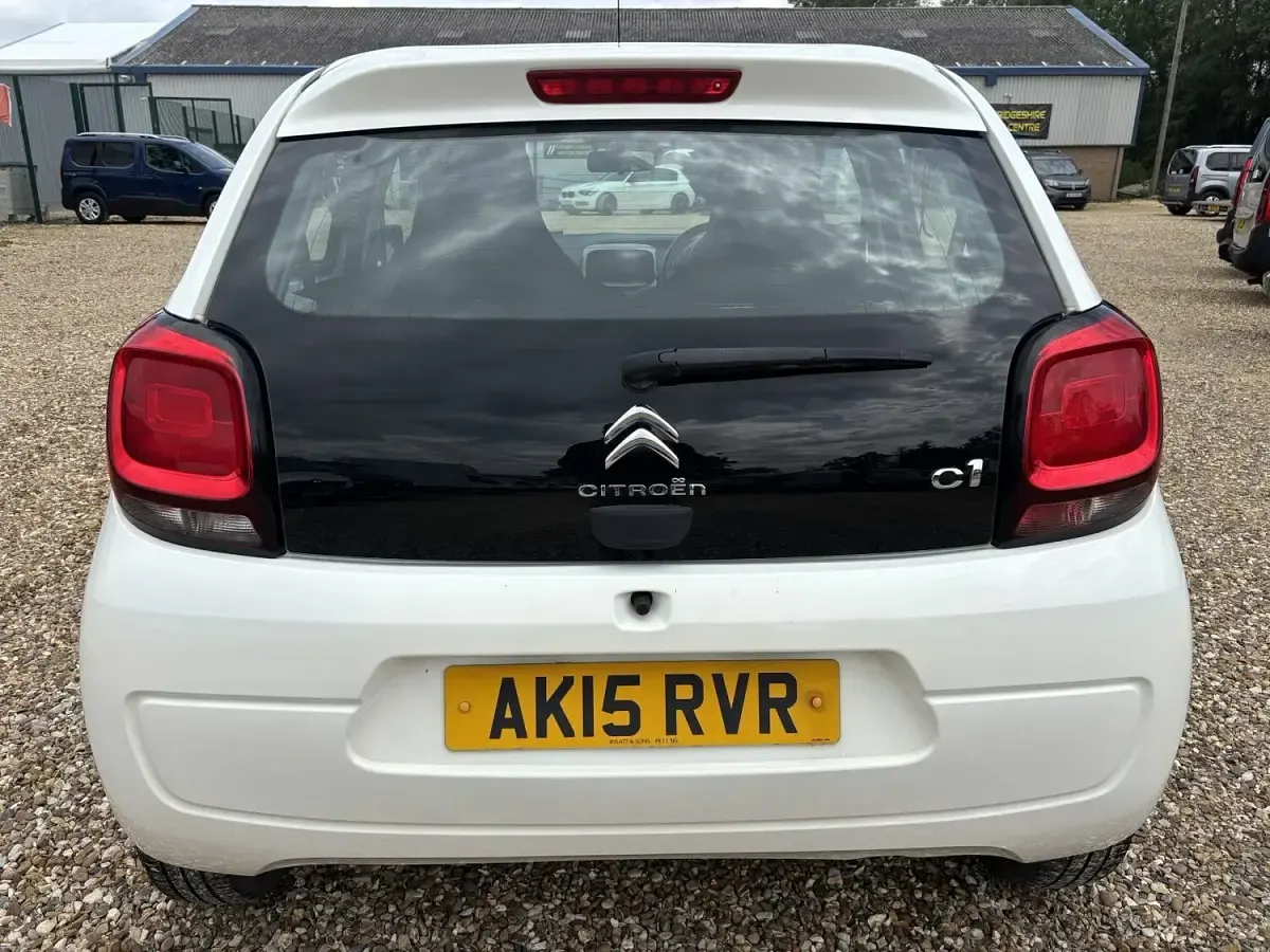 Used Citroën C1 Feel 68 HP (50 kW) 2015 White Hatchback