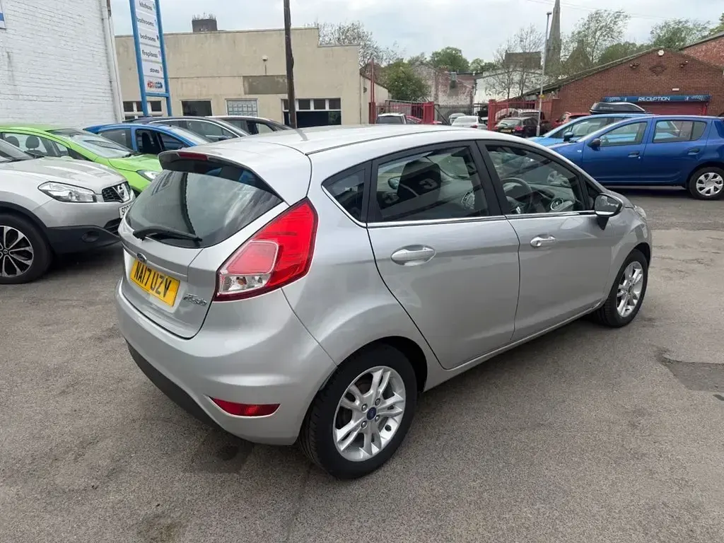 Used Ford Fiesta Zetec 82 HP (60 kW) 2017 Silver Hatchback