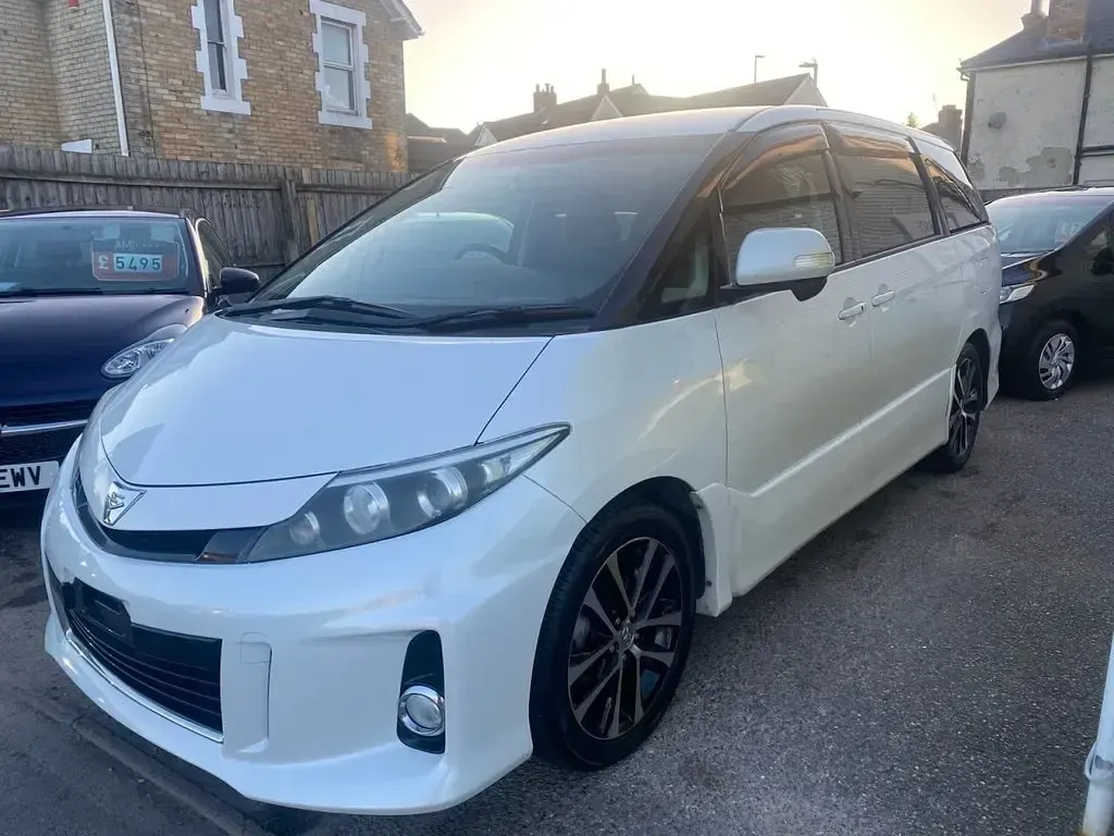 Used Toyota Estima 170 HP (125 kW) 2013 White MPV