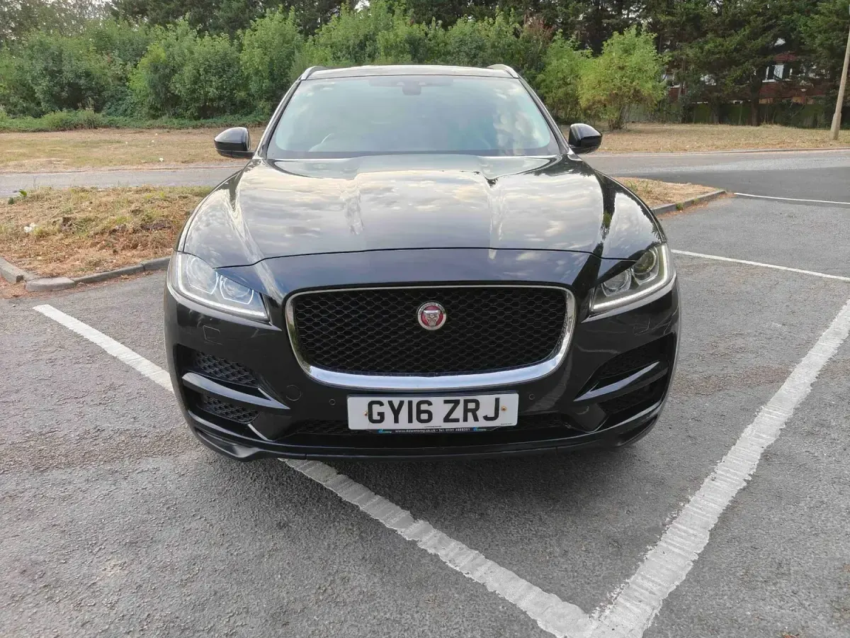 Used Jaguar F-Pace Portfolio 180 HP (132 kW) 2016 Black SUV