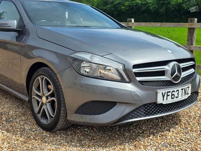 Begagnad Mercedes A180 2013 Grå Halvkombi