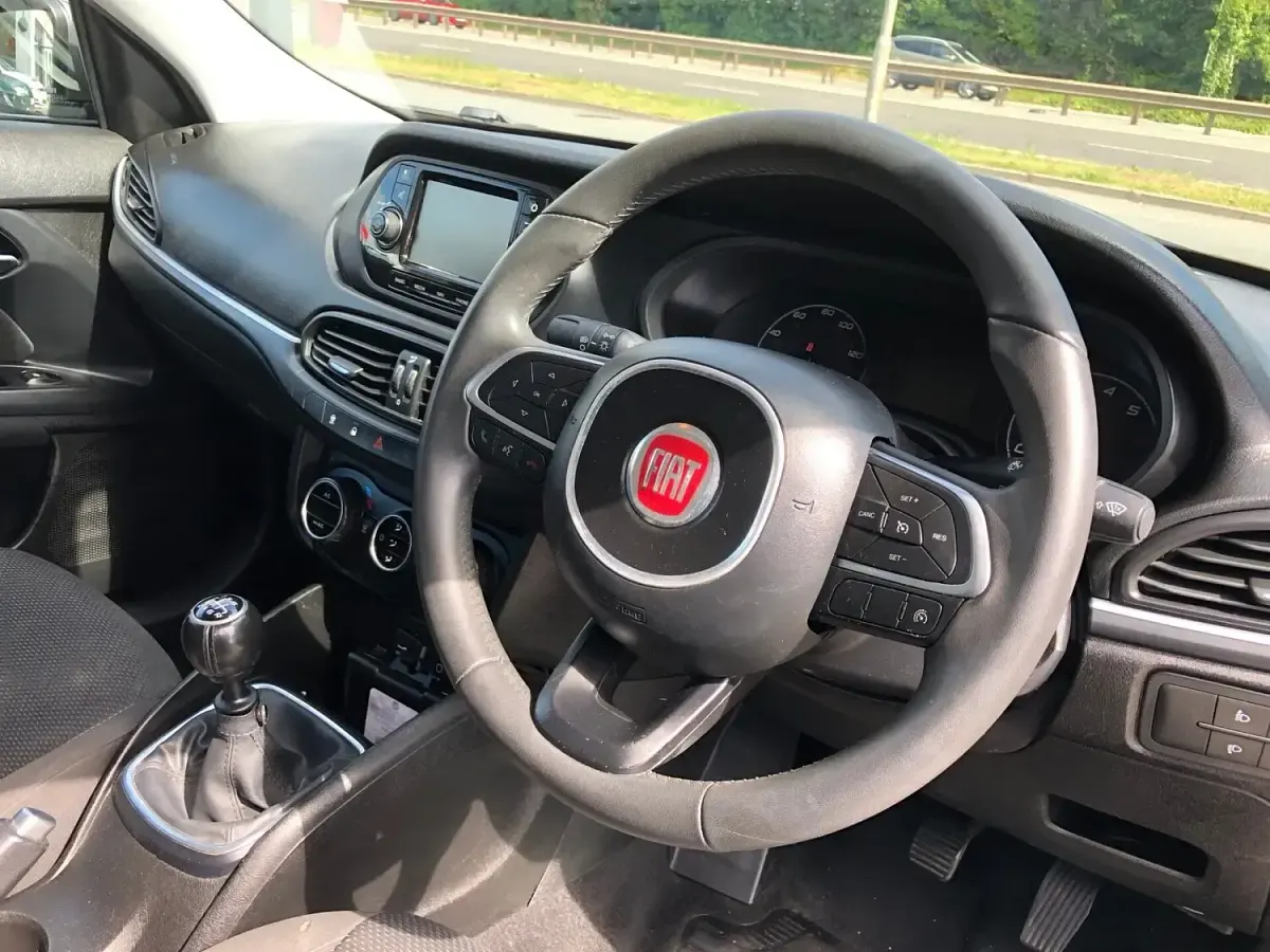 Used Fiat Tipo Lounge 95 HP (69 kW) 2017 Grey Hatchback