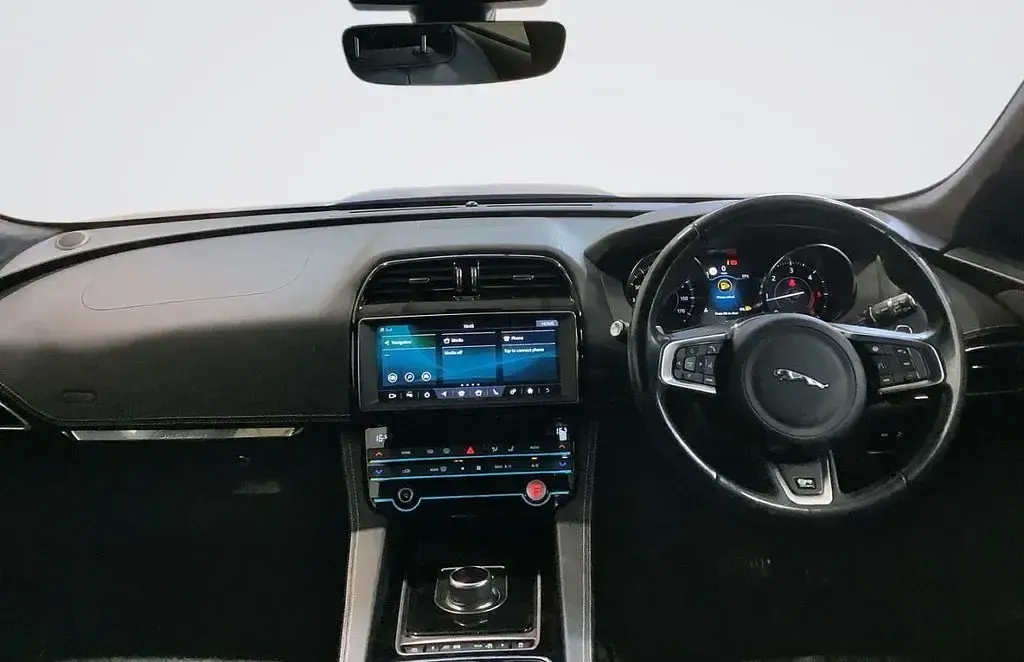 Usado Jaguar F-Pace R-Sport 180 HP (132 kW) 2019 Azul SUV