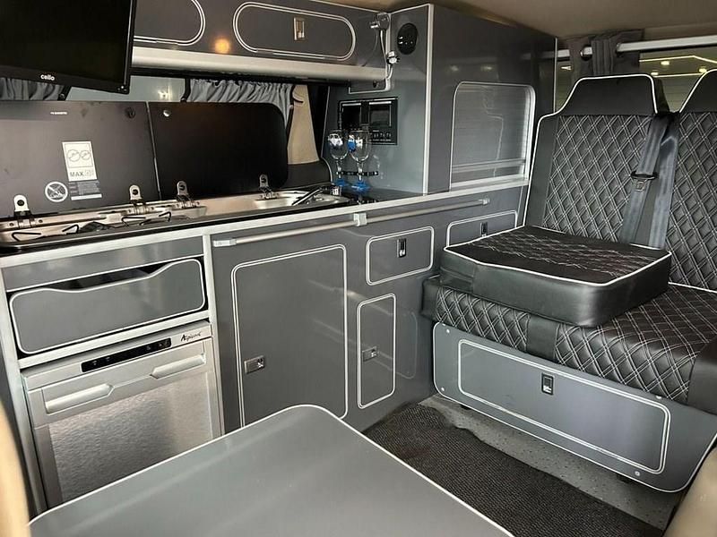Usado Toyota Alphard 2018 Branco Monovolume