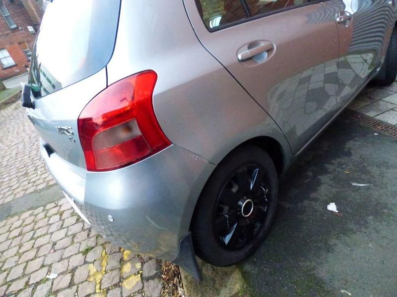 Used Toyota Yaris T3 85 HP (62 kW) 2006 Silver Hatchback