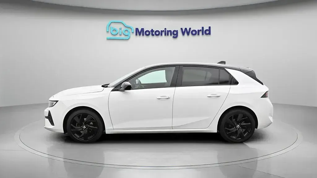 Second-hand Vauxhall Astra S 130 CP (95 kW) 2024 Alb Hatchback