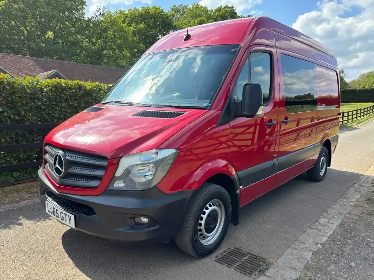 Begagnad Mercedes Sprinter 2015 Röd Van
