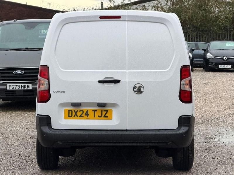 Used Vauxhall Combo S 100 HP (73 kW) 2024 White Van