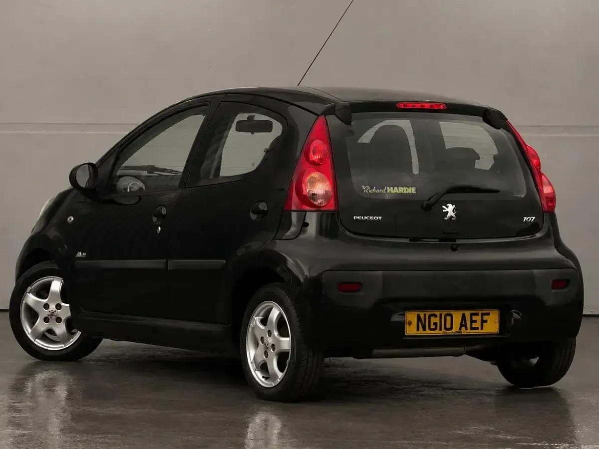Używany Peugeot 107 Allure 68 KM (50 kW) 2010 Czarny Hatchback