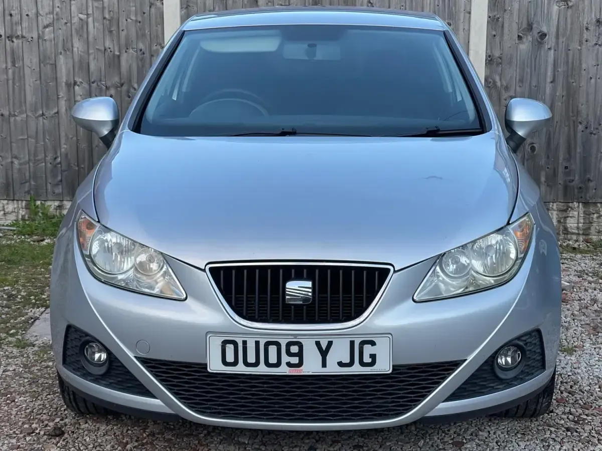 Usado Seat Ibiza Sport 85 CV (62 kW) 2009 Gris Utilitario