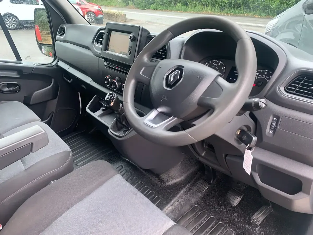 Used Renault Master Business 150 HP (110 kW) 2020 White MPV