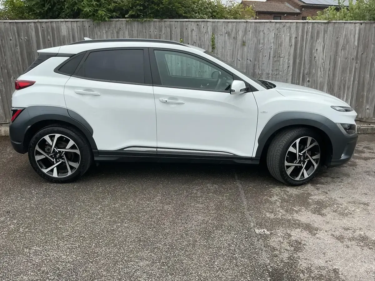 Used Hyundai Kona Premium 120 HP (88 kW) 2023 White SUV