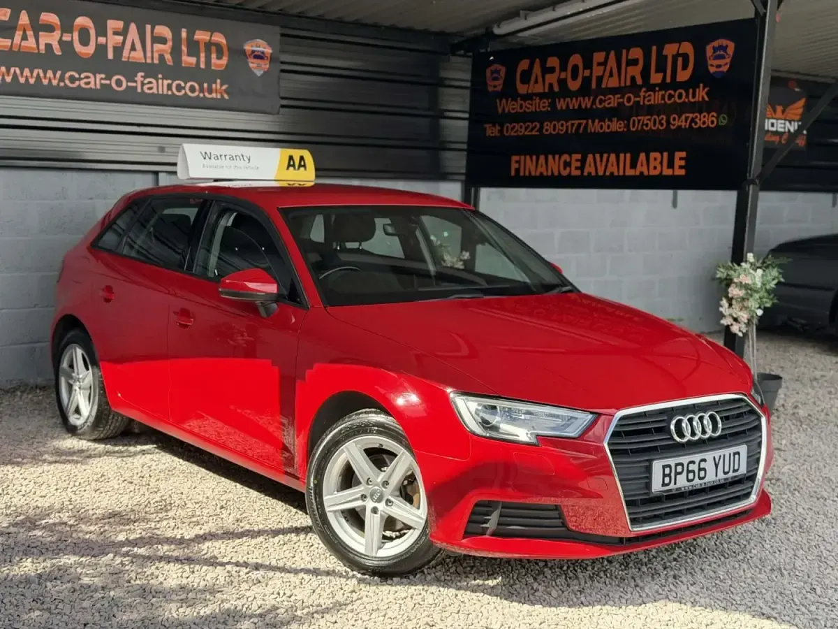 Begagnad Audi A3 2017 Röd Halvkombi