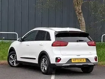 Gebraucht Kia Niro 139 PS (102 kW) 2022 Weiß SUV