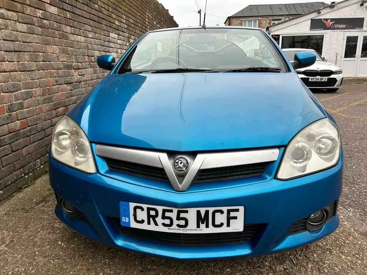Second-hand Vauxhall Tigra 123 CP (90 kW) 2005 Albastru Cabrio