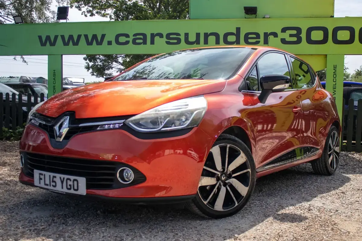 Used Renault Clio Dynamique 90 HP (66 kW) 2015 Red Hatchback