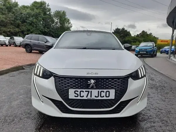 Used Peugeot 208 Premium 75 HP (55 kW) 2021 White Hatchback