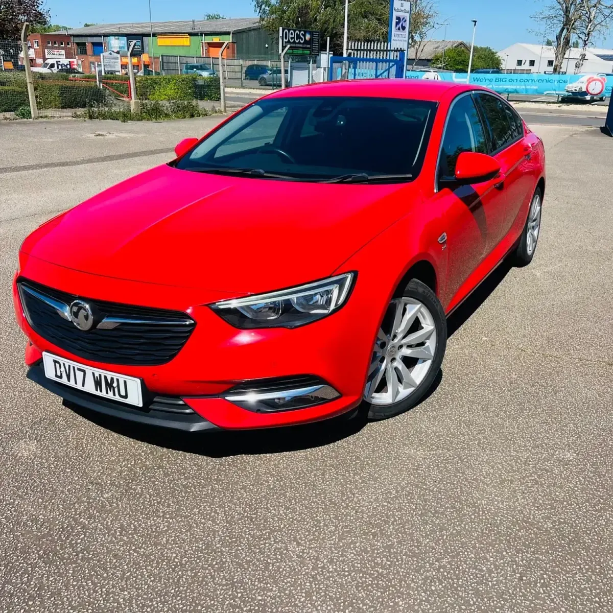 Second-hand Vauxhall Insignia SRi 2017 Roșu Hatchback