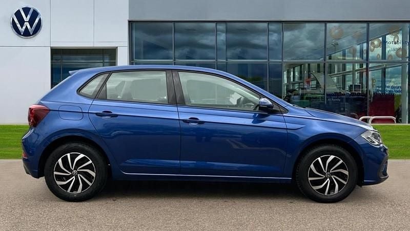 Used VW Polo Life 95 HP (69 kW) 2022 Reef blue metallic Hatchback