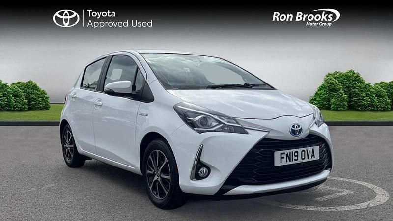 White Used 2019 Toyota Yaris Hybrid Hatchback | £12,474 (Good price) - Image 1/4