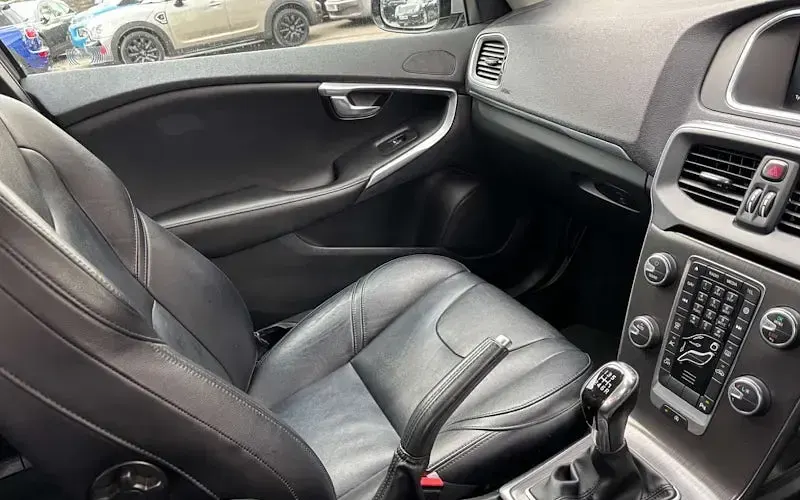 Used Volvo V40 SE Lux 150 HP (110 kW) 2015 Silver Hatchback