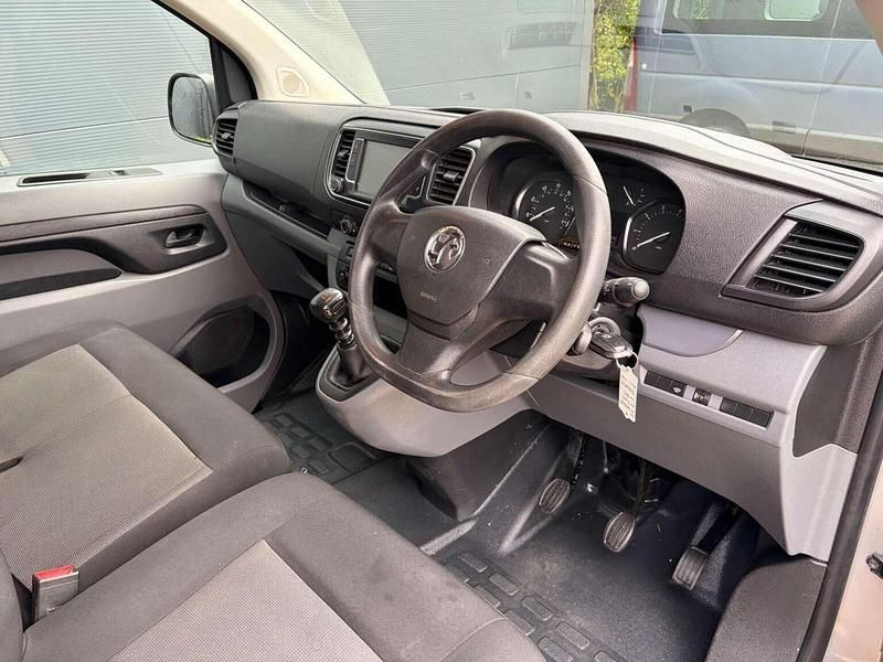 Second-hand Vauxhall Vivaro S 145 CP (106 kW) 2022 Gri Monovolum