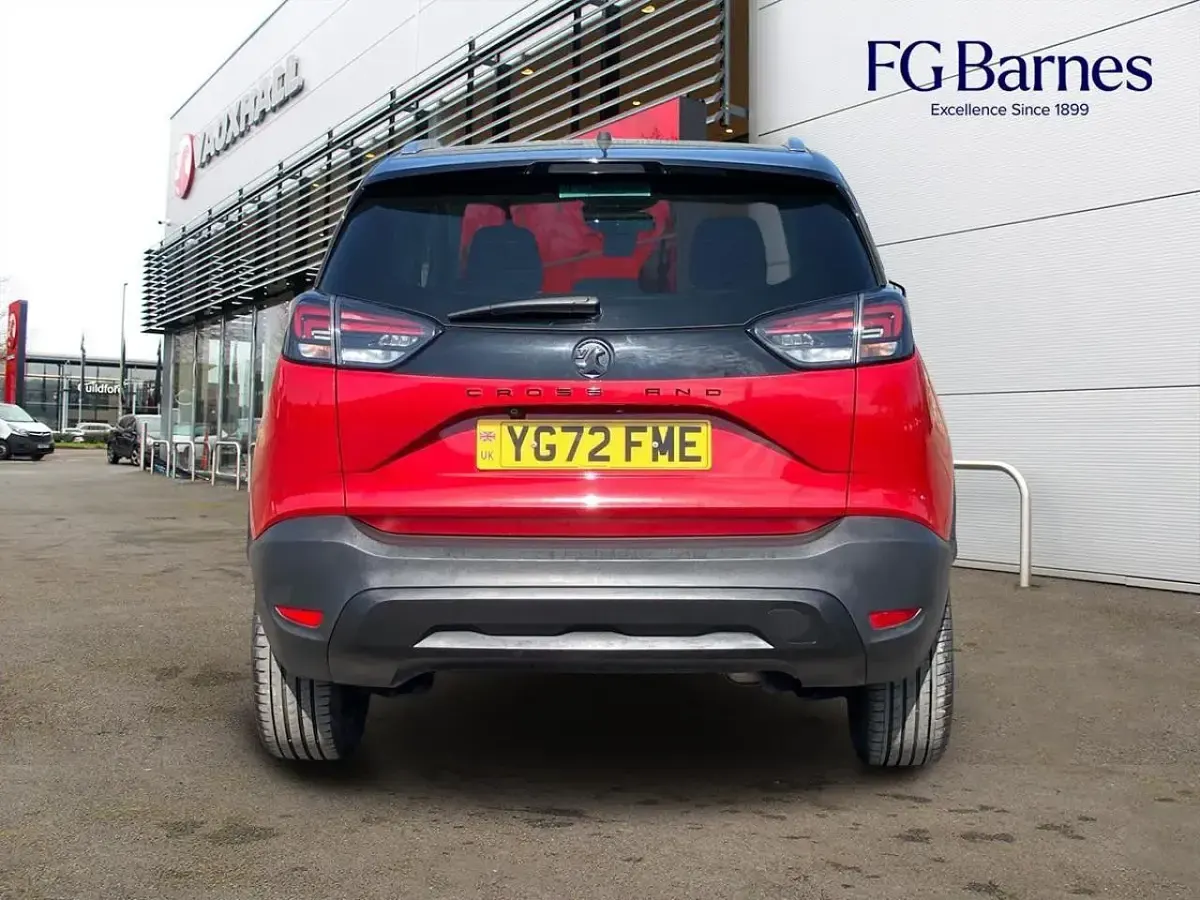 Usado Vauxhall Crossland Ultimate 128 CV (94 kW) 2022 Rojo SUV