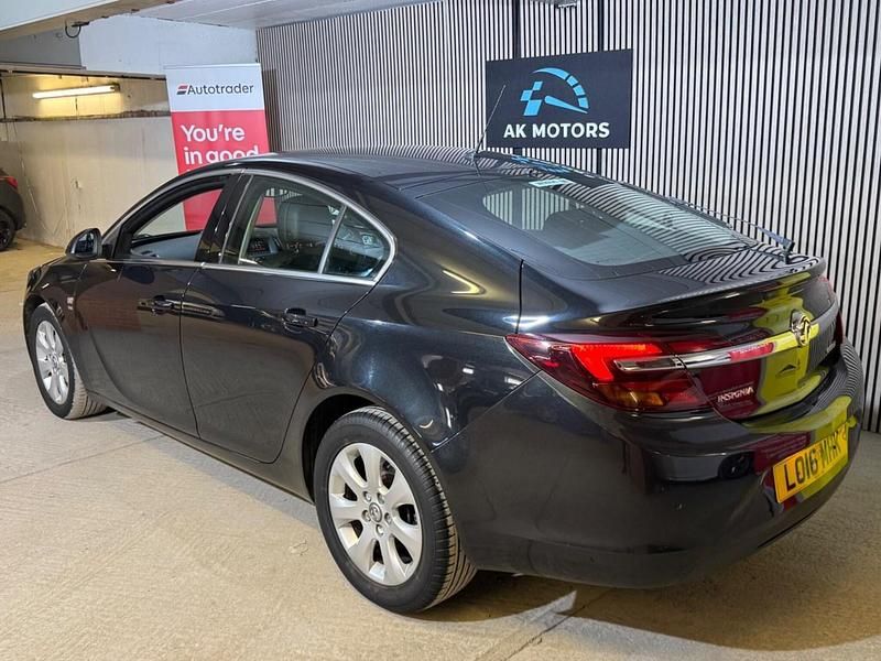Second-hand Vauxhall Insignia S 2016 Negru Hatchback