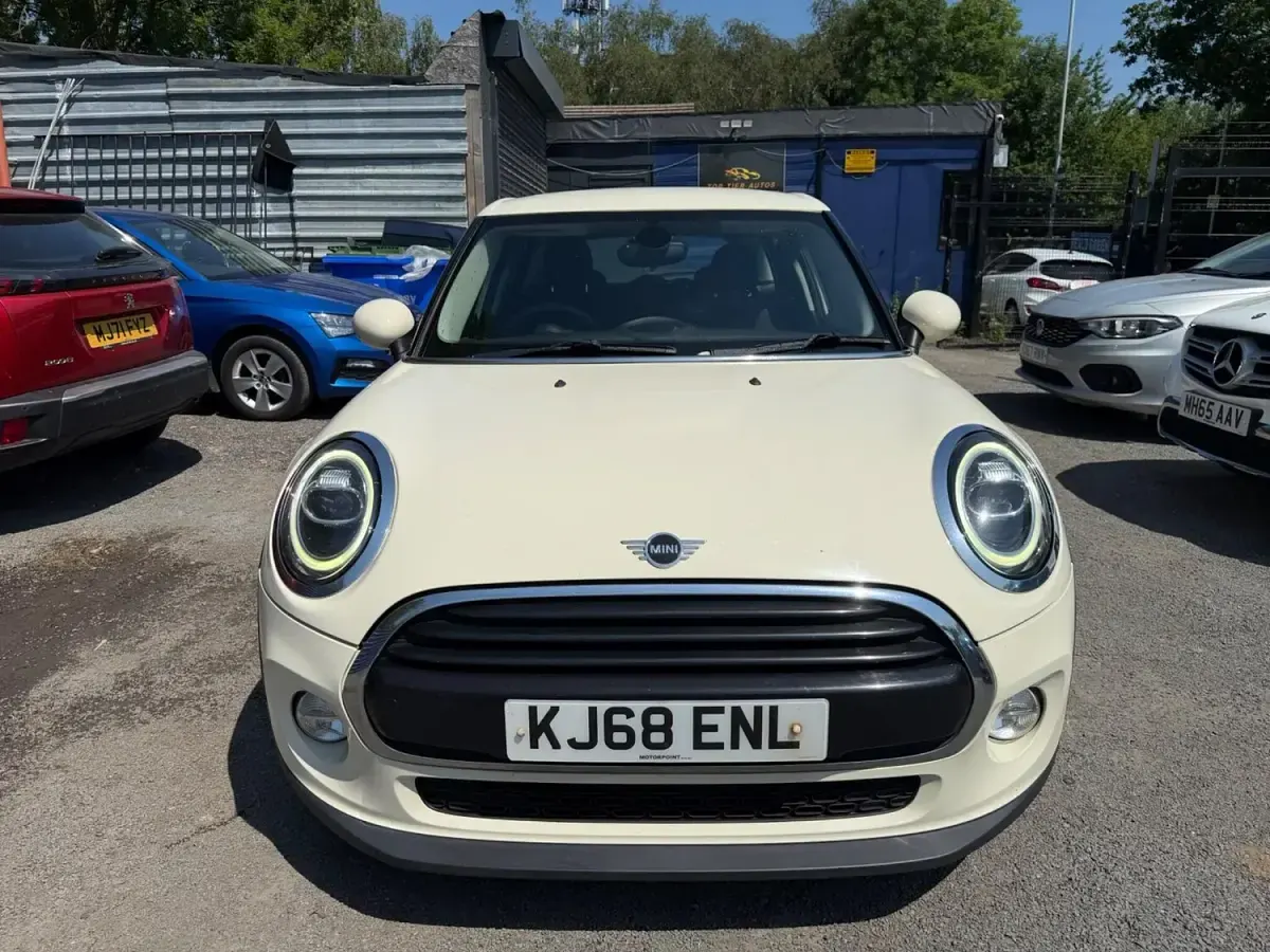 Used Mini Cooper Classic 2019 White Hatchback