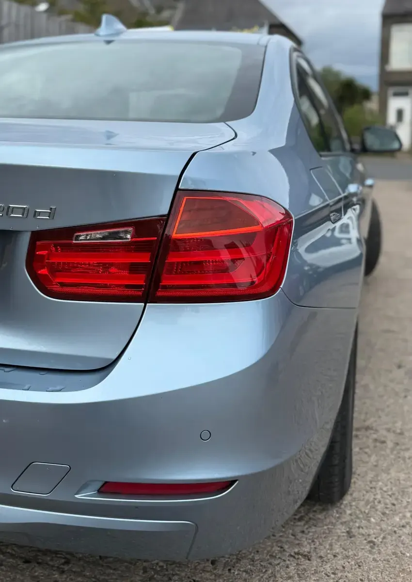 Usado BMW 320 Comfort Edition 2014 Azul Berlina