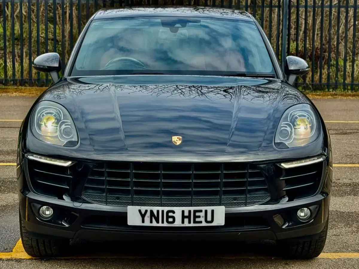 Begagnad Porsche Macan 252 HK (185 kW) 2016 Svart SUV