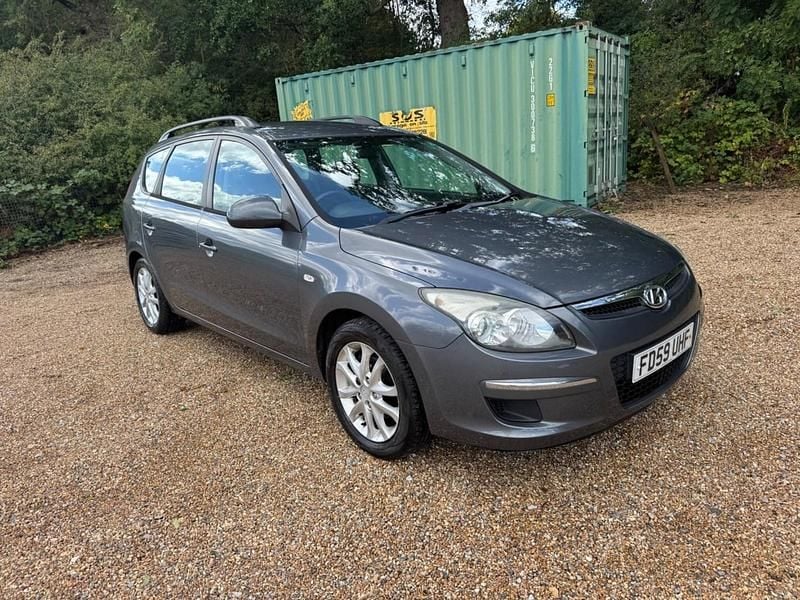 Grey Used 2010 Hyundai i30 Comfort Estate | £2,495 (Fair price) - Image 1/4