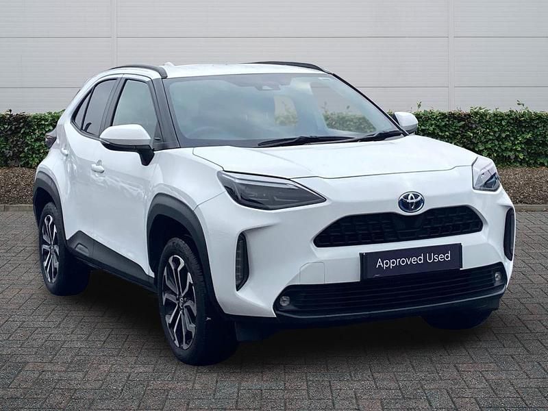 Used Toyota Yaris Hybrid Design 2023 White Hatchback