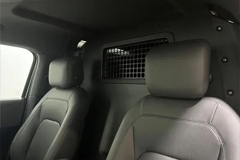 Used Land Rover Defender HSE Dynamic 304 HP (223 kW) 2024 Black SUV