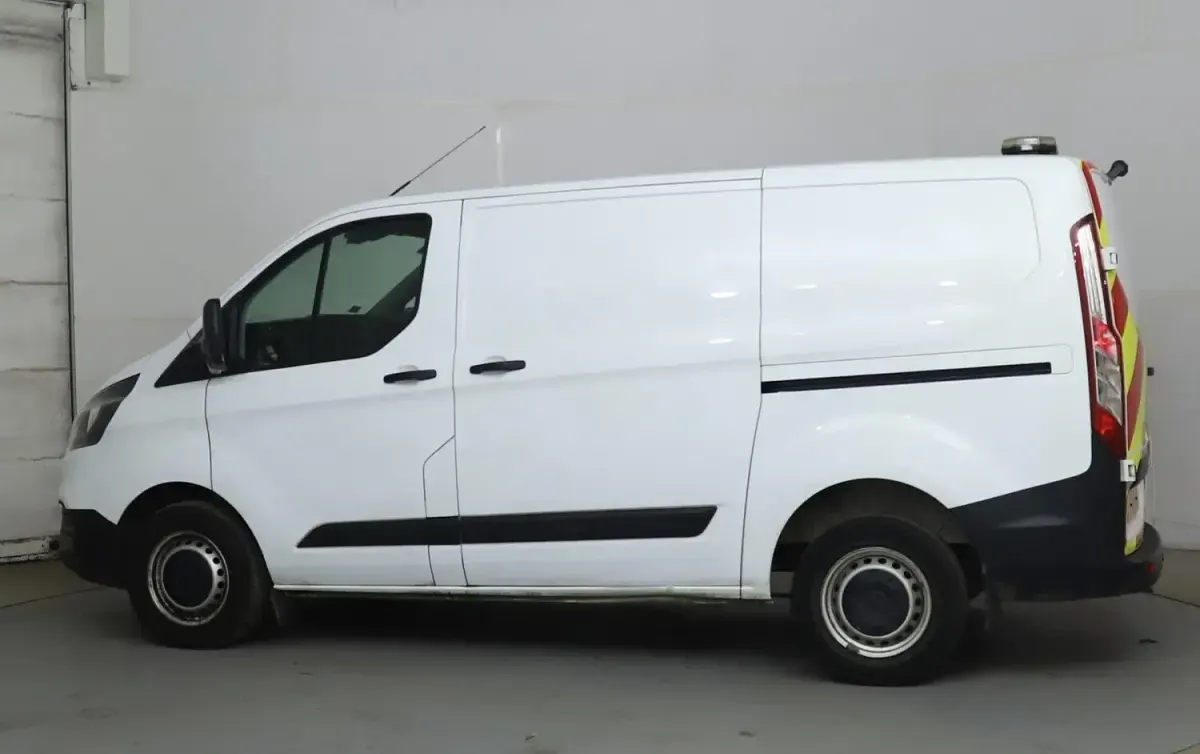 Used Ford Transit Custom 105 HP (77 kW) 2021 White Van