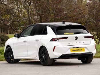 New Vauxhall Astra 130 HP (95 kW) 2025 White Hatchback