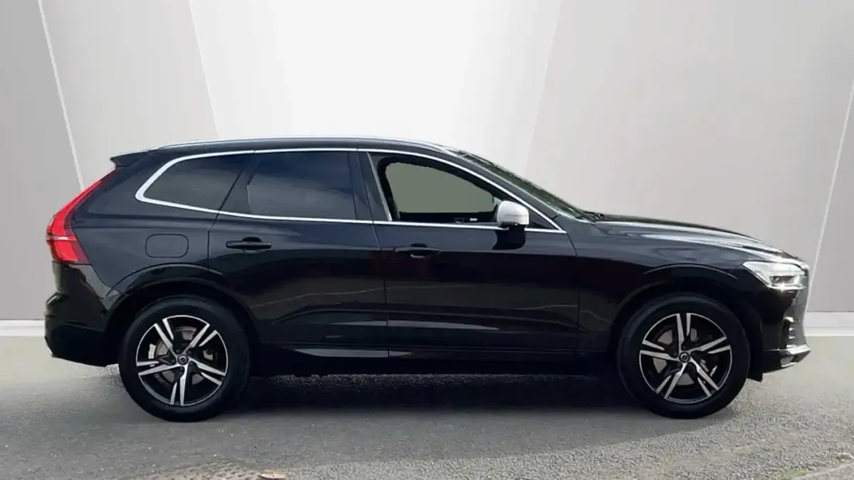 Used Volvo XC60 R-Design 232 HP (170 kW) 2019 SUV