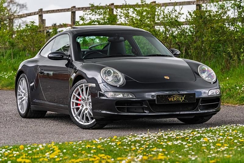 Begagnad Porsche 911 355 HK (261 kW) 2007 Grå Sportkupé