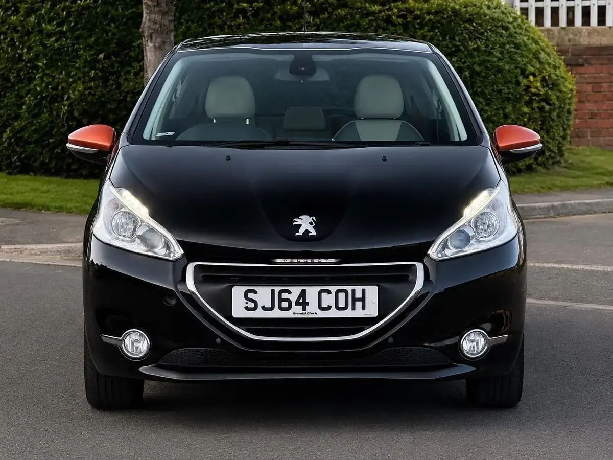 Used Peugeot 208 Roland Garros 82 HP (60 kW) 2014 Black Hatchback