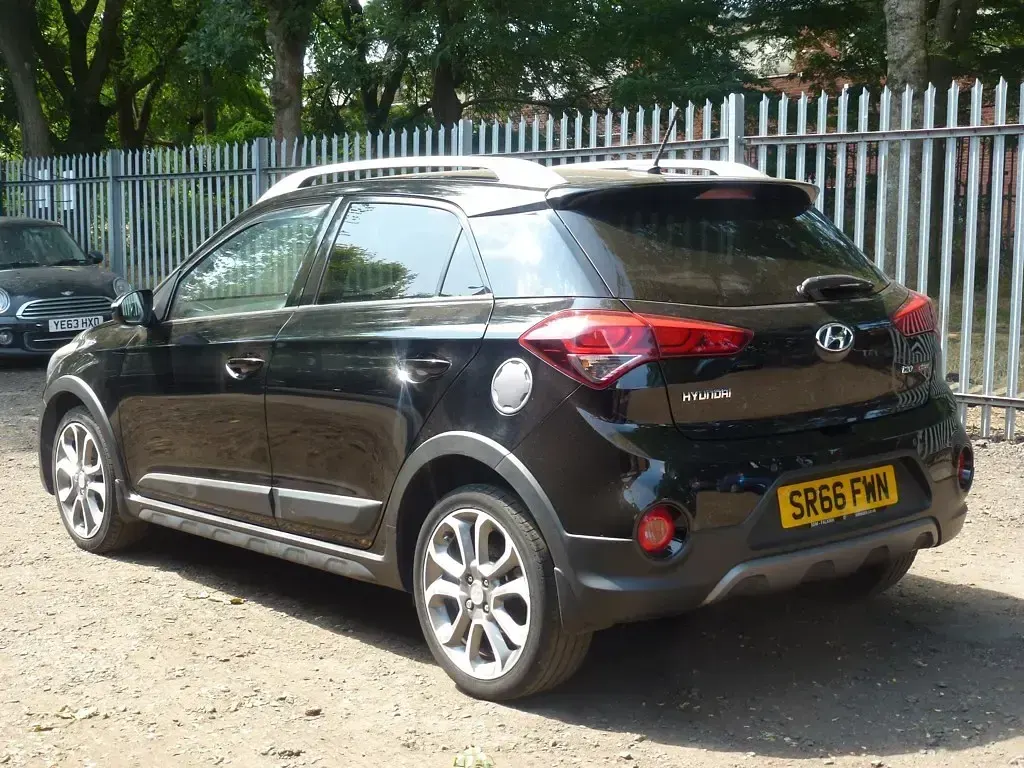 Used Hyundai i20 Active 100 HP (73 kW) 2017 Black Hatchback