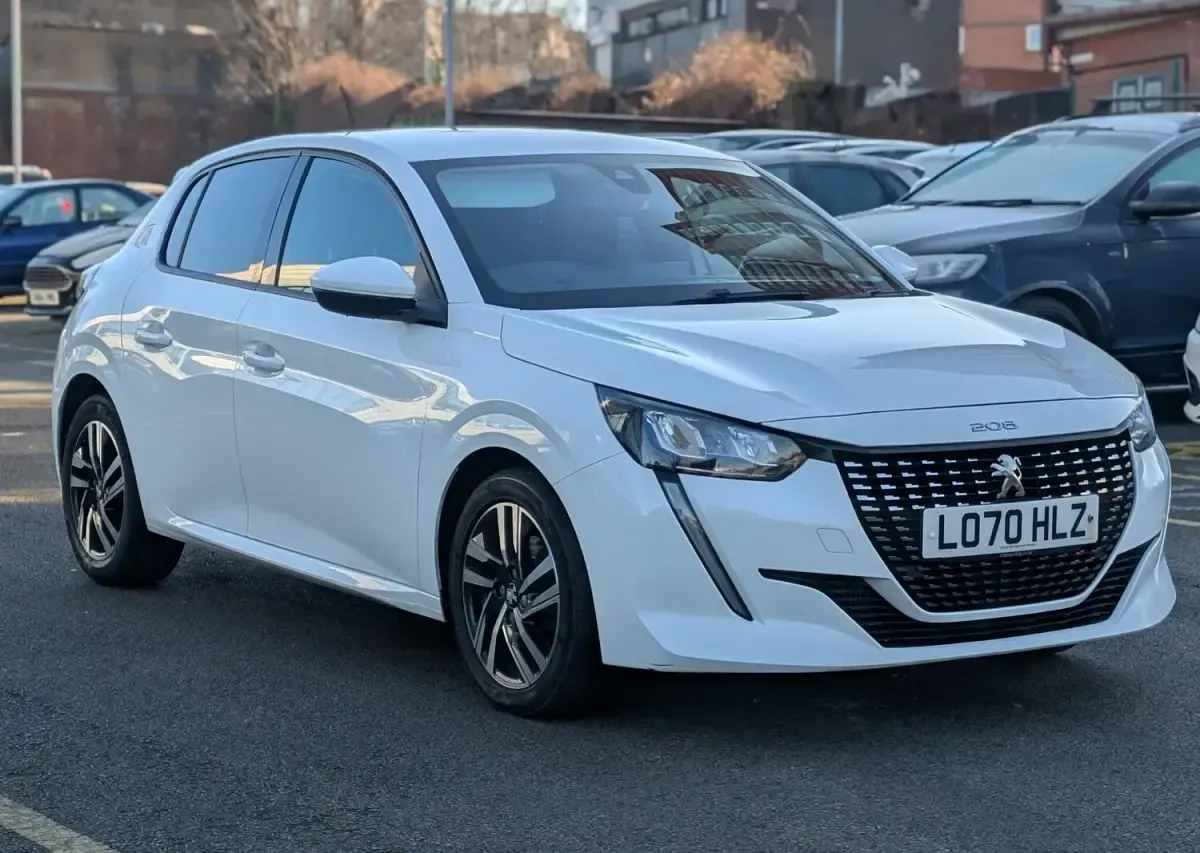 Used Peugeot 208 Allure Premium 102 HP (75 kW) 2021 White Hatchback
