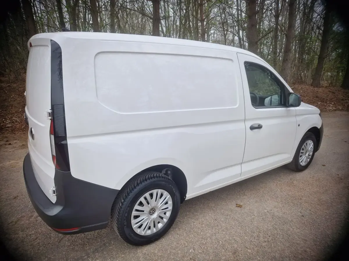 Usado VW Caddy 102 HP (75 kW) 2024 Branco Monovolume