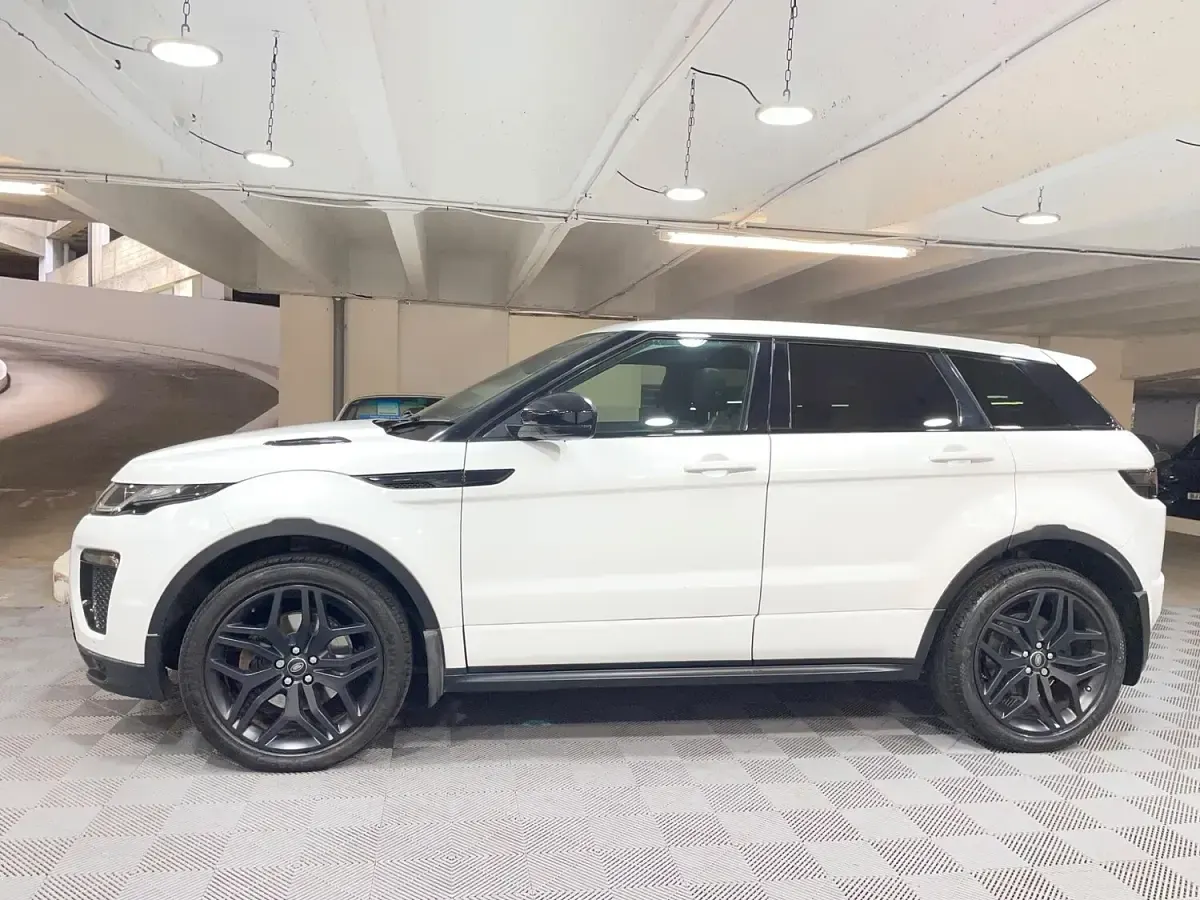 Used Land Rover Range Rover evoque HSE Dynamic 2017 White Estate
