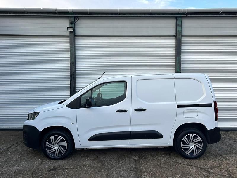 Used Peugeot Partner 131 HP (96 kW) 2022 White MPV