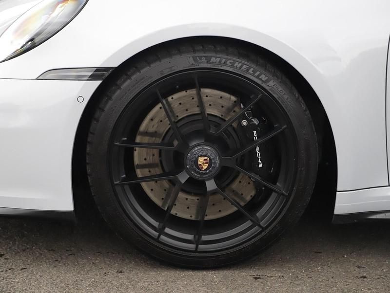 Usado Porsche 911 541 HP (397 kW) 2024 Cinzento Coupé